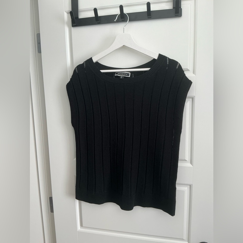 Chic Black Sleeveless Knit Blouse